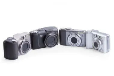 10 reasons to buy a compact camera