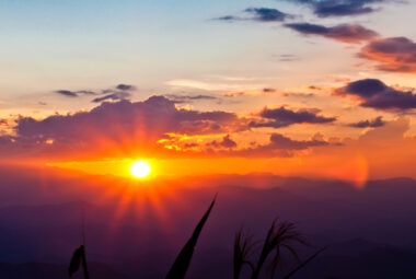 Learn how to shoot breathtaking sunrise & sunset photos with perfect light balance